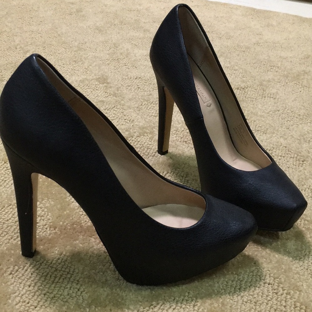 BCBG Women's platform heels size 7 1/2